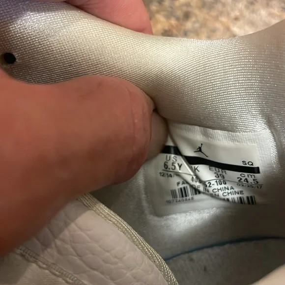 Jordans youth size 6 1/2 - Picture 9 of 9